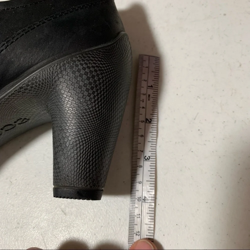 Ecco Womens Chunky Heel dress shoes size (7-7.5) 38 black